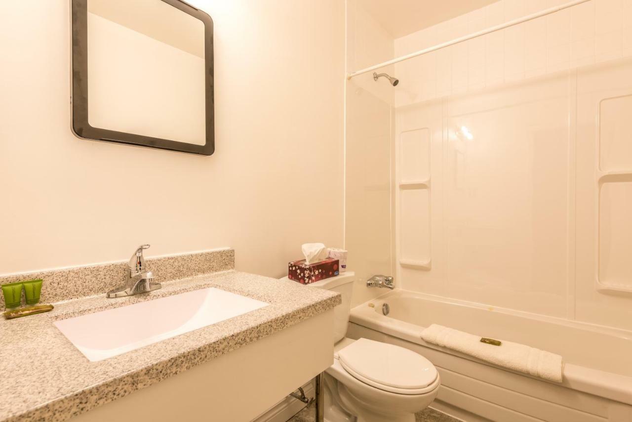 Lake City Motel Dartmouth Zewnętrze zdjęcie