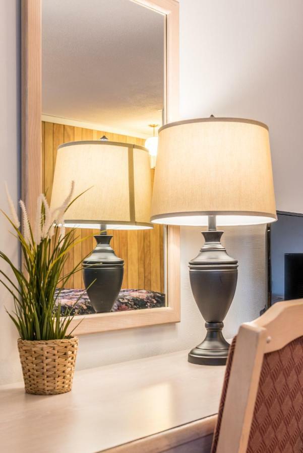 Lake City Motel Dartmouth Zewnętrze zdjęcie